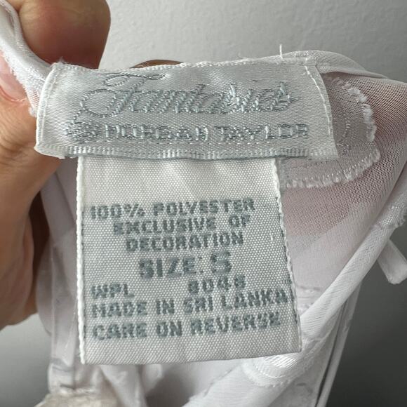 Fantasies by Morgan Taylor White Lingerie Lace Sleeveless V-Neckline Sz S Small - Picture 6 of 7
